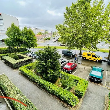 Luminous With Parking Near The City Center Apartment Cenon