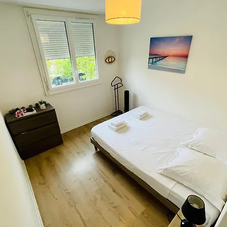 Luminous With Parking Near The City Center Apartment