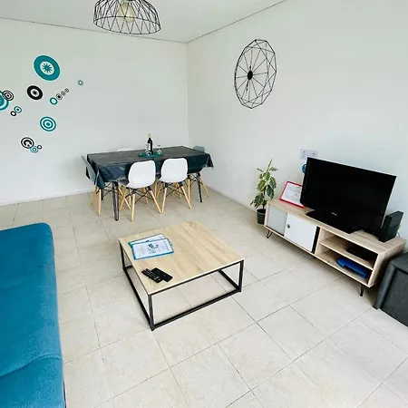 Luminous With Parking Near The City Center Apartment *
