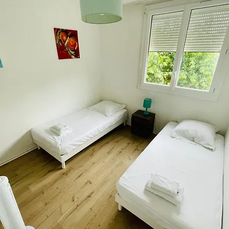 Luminous With Parking Near The City Center Apartment Cenon